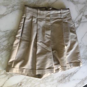 Pleated shorts leather trim
